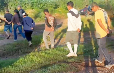 Agentes do Gaeco prendem pessoas acusadas de grilagem de reas urbanas em Cuiab, sob as ordens do Comando Vermelho