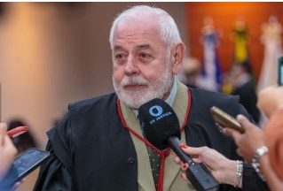 O presidente do Tribunal de Justia de MT, desembargador Jos Zuquim, que proibiu uma srie de vestimentas.