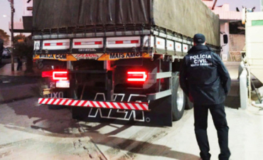 O esquema envolvia motoristas de caminhes, alguns dos quais utilizavam placas adulteradas para mascarar suas identidades e dificultar o rastreamento