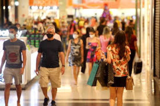 Os empresrios que optarem por abrir as portas tero que pagar horas em dobro aos seus colaboradores, bem como as comisses das vendas feitas no dia