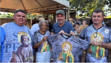 Vereador Andrey Oliveira, Coordenadora da Festa, Deputado Paulo Arajo e Prefeito Mariano Gomes.