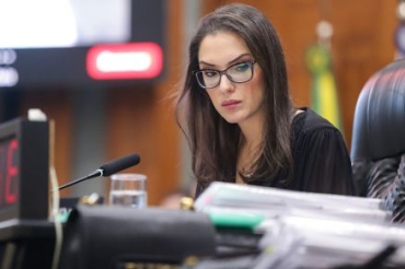 Licenciada, Janaina Riva nega que sua ausncia tenha relao com um suposto recuo poltico