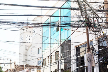 O trabalho de remoo dos cabos clandestinos ou inseguros  contnuo, segundo a concessionria Energisa