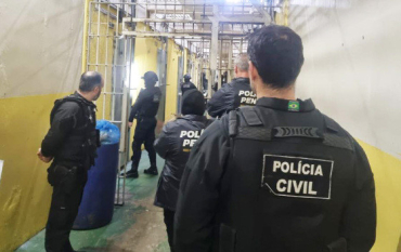 Foram cumpridos tr�s mandados de busca e apreens�o e um de pris�o preventiva, al�m de ordens de bloqueio de bens