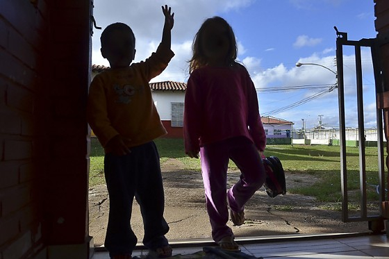 Do total, no Estado, segundo o Censo do IBGE, 769 so meninas e 177 meninos, padro semelhante ao verificado em mbito nacional