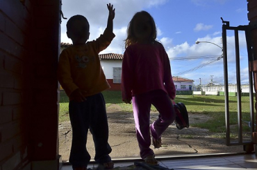 Do total, no Estado, segundo o Censo do IBGE, 769 so meninas e 177 meninos, padro semelhante ao verificado em mbito nacional