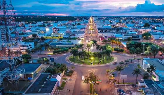 Em Tangar da Serra, h chance de pancadas rpidas de chuva no sbado, com mxima de 31 C e mnima de 22 C. No domingo, o tempo fica mais firme, com sol entre nuvens altas e temperatura alcanando 34 C, configurando um cenrio mais estvel para at