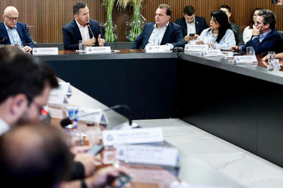 O governador Mauro Mendes pressiona a AL, a partir do ptesidente Max Russi, a no aprovar aumento para servidores do TJMT