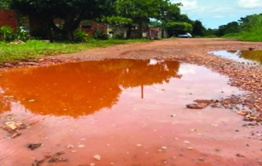 Boa parte da malha vi�ria � antiga e est� comprometida, com problemas de buracos e reparos feitos por interven��es em drenagem, em v�rias regi�es da cidade