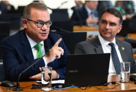Os senadores Wellington Fagundes e Fl�vio Bolsonaro est�o unidos no projeto majorit�rio em 2026