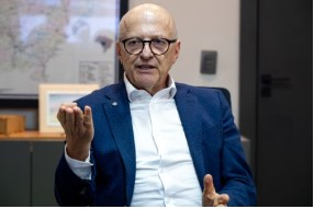 O governador Otaviano Pivetta, que vai disputar a reelei��o no pleito deste ano