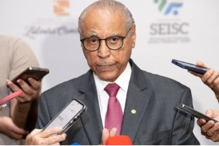 Jayme Campos tem o apoio do irm�o J�lio Campos na briga pela candidatura ao Governo. Mauro Mendes (detalhe) � o principal empecilho