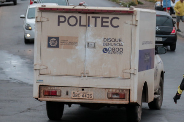 Explos�o de transformador atingiu homem e dois carros em Sorriso (MT). � Foto: Reprodu��o