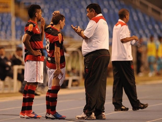 Joel Santana espera uma melhora do time do Flamengo nas prximas rodadas