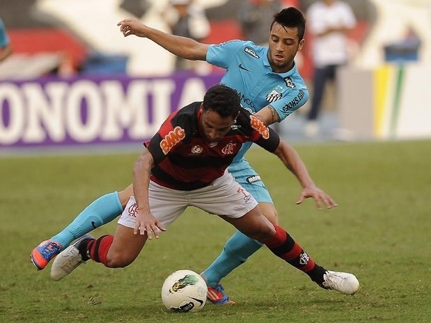 Ibson sofreu penalidade que acabou valendo a vitria do Flamengo sobre o time reserva do Santos