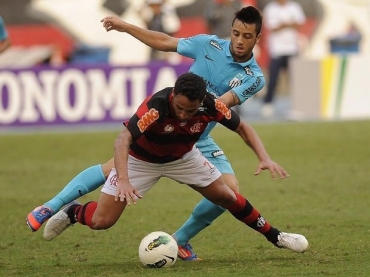 Ibson sofreu penalidade que acabou valendo a vitria do Flamengo sobre o time reserva do Santos