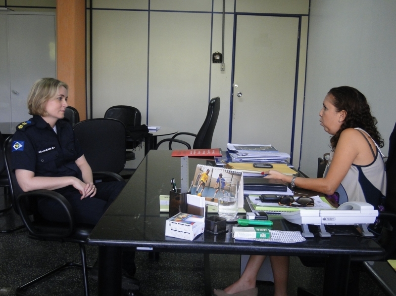 Secretria urea Regina Igncio e a tenente-coronel da PM, Diva Mainardi, retomam discusses do curso de mestrado em Seg