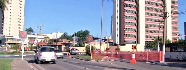 Bloqueio no trevo de acesso ao bairro Santa Rosa comeou no domingo