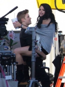 Justin Bieber namora com a cantora Selena Gomez