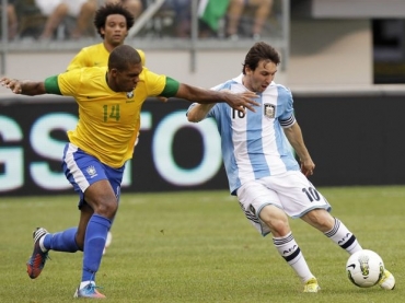 Com trs gols, Messi comandou vitria argentina sobre o Brasil por 4 a 3