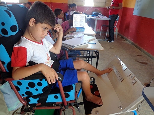 Gabriel participa de aulas com demais alunos em escola (Foto: Escola Estadual Professora Ana Tereza Albernaz)