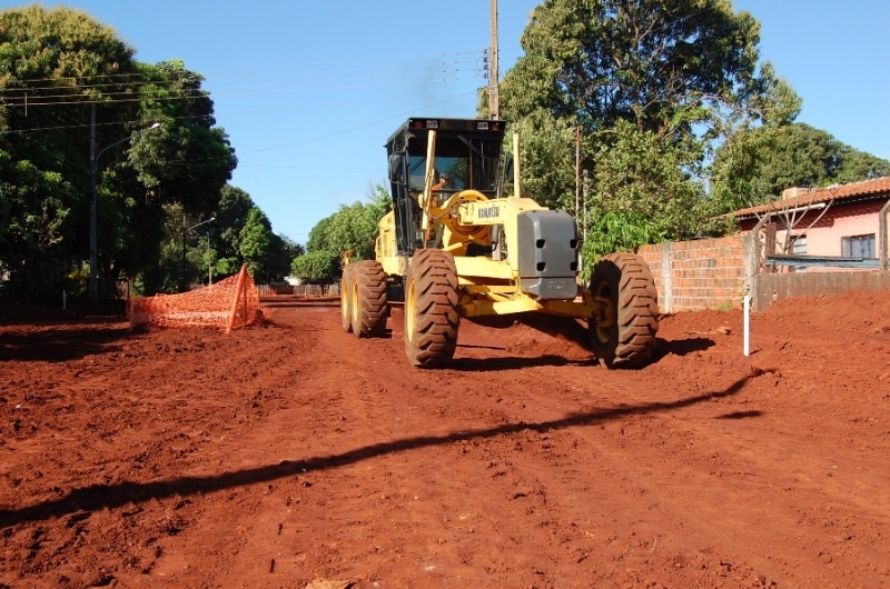 Trabalhos de recuperao do asfalto da Vila Alta foram concludos esta semana.