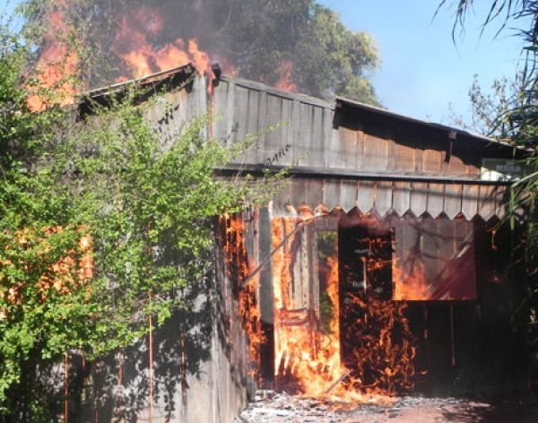 Incndio destri casa de madeira no bairro Novo Horizonte