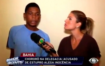 No vdeo, reprter ri diante de jovem acusado de estupro