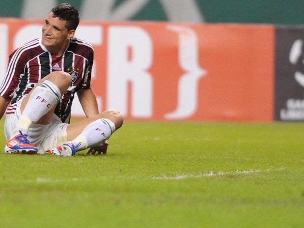 Displicente no ataque, time de Abel Braga acabou castigado com gol de Santiago Silva