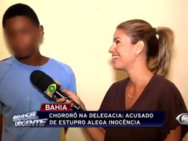 No vdeo, reprter ri diante de jovem acusado de estupro