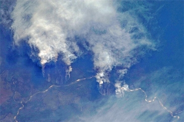 Imagem feita mostra focos de queimada na Amaznia nas margens do Rio Xingu, no Mato Grosso 