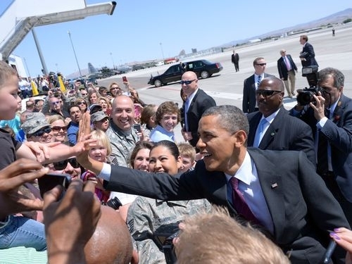 Obama chega ao aeroporto internacional de Reno, em Nevada
