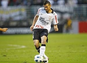 O zagueiro Leandro Castn durante um jogo do Corinthians