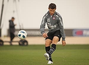 Alex durante treino realizado no CT Joaquim Grava