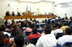 Tribunal do Jri em Cuiab: motorista que ateou fogo em mulher dever cumprir um sexto da pena e ganhar a liberdade cond