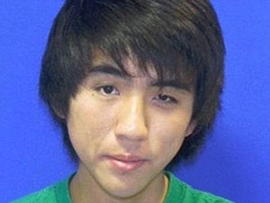 Alexander Song, de 19 anos, foi preso aps postar na web ameaa de ataque a tiros