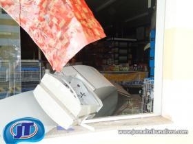 Caixa eletrnico ficou destrudo