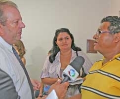 Valdecy Silva (dir.) conversa com o delegado Joo Alencar: Deus esteve presente, mostrando o que aconteceu