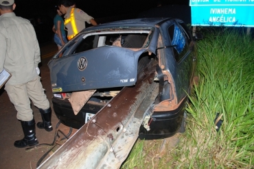 A proteo atravessou o carro e deixou o motorista desesperado.