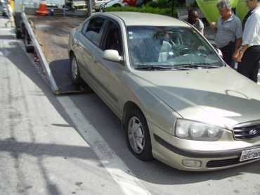 Carro utilizado pelas duas adolescentes durante perseguio policial