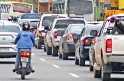 Trnsito em Cuiab: as taxas aumentam, assim como os congestionamentos, os buracos nas ruas e a insegurana