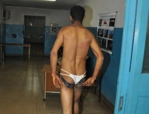 Homem  flagrado usando apenas calcinhas em Maracaju, MS.