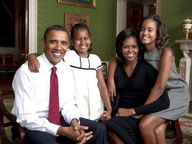 Obama e Michelle probem as filhas de 10 e 13 anos de usar a rede social.