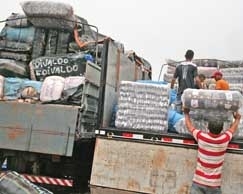 Carretas recheadas: as 70 toneladas de produtos apreendidos abasteceriam bancas de camel de Cuiab