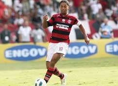 Ronaldinho diz que pretende continuar na Gvea, mas atraso de salrio pode provocar sua sada do clube