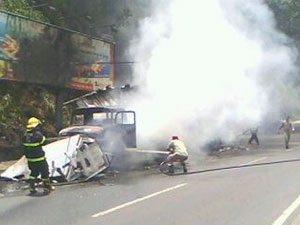 Equipe dos Bombeiros controlou as chamas