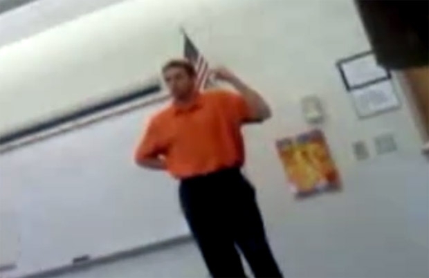 Aluno filma professor fazendo bullying durante a aula