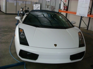 Veculo da marca italiana Lamborghini foi leiloado por R$ 620 mil em Taubat, no interior de So Paulo.