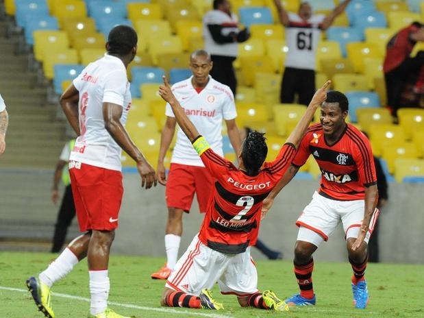 Lo Moura marcou para o Flamengo no primeiro tempo