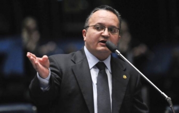 Taques  indicado a prmio de melhor senador de 2011, alm de melhor guardio da segurana jurdica 